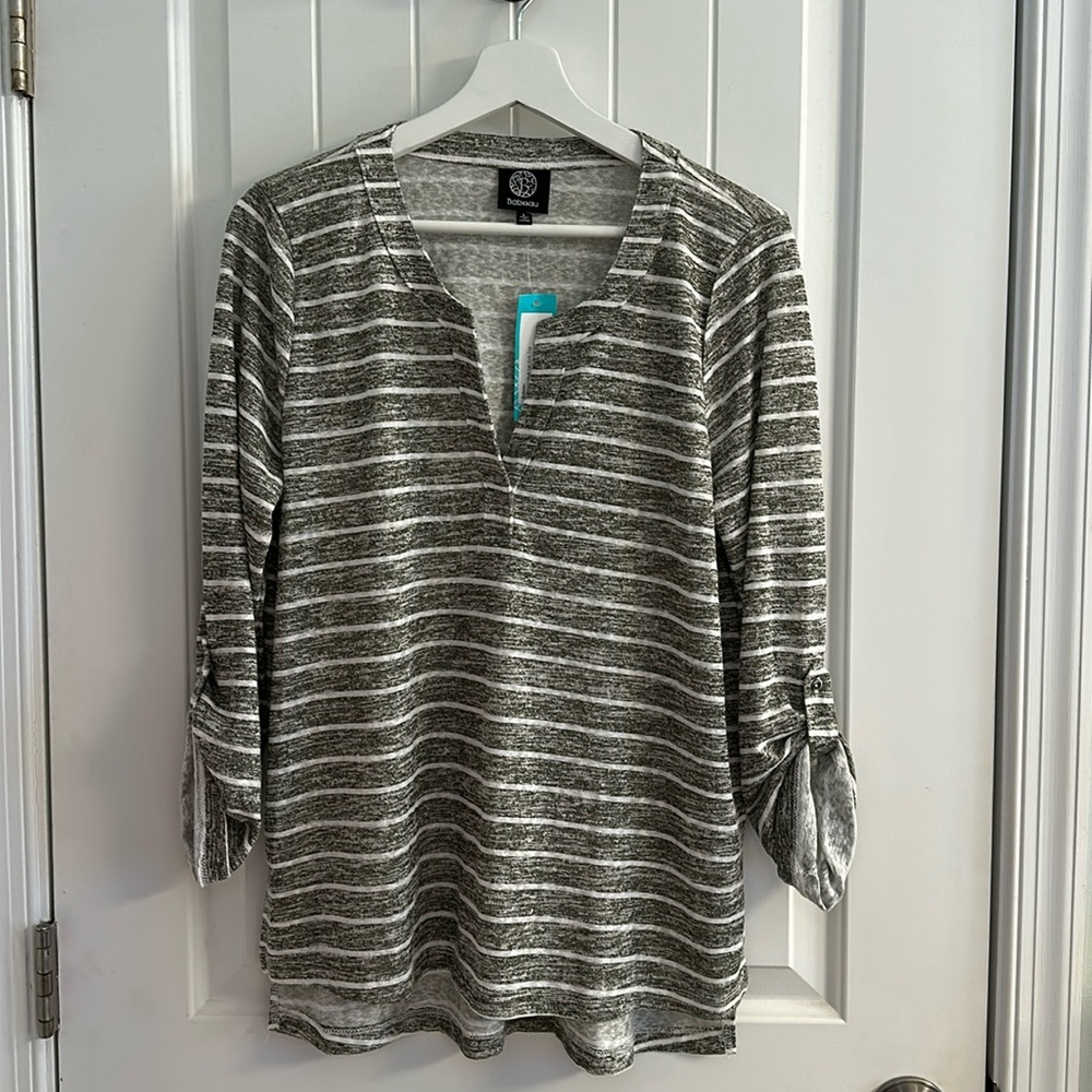 Bobeau 3/4 sleeve top! Beautiful olive color